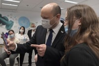 בנט: "אפשר לנצח את הגל הנוכחי גם בלי הגבלות"