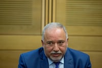 שוב – לא נכח