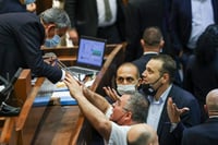 דרמה בכנסת: מיקי לוי הצביע נגד; חוק הדיינים נפל