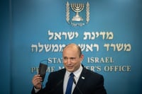 בנט תוקף: "סרבני החיסונים מסכנים את כולנו"