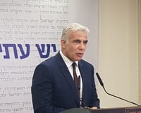 לפיד מסביר: אני לא צריך להיות בקבינט הקורונה