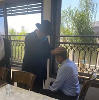 החרם נשבר? הרב עמאר נפגש עם שר הדתות