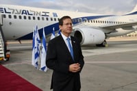 הרצוג לפני המראתו לאוקראינה