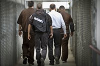 בר-לב: לפתוח מחדש את חקירת הסרסור בסוהרות