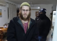המשטרה פשטה על חומש; בין העצורים: ניצולי הפיגוע