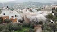 צפו: נהרסו בתיהם של שניים מרוצחי יהודה דימנטמן הי"ד