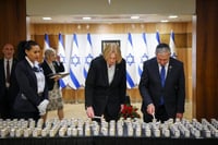 נשיאת הבונדסטאג מדליקה נרות בכנסת (נועם מוסקוביץ', דוברות הכנסת)