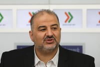 מאבדים סבלנות: הקואליציה באולטימטום למנסור עבאס