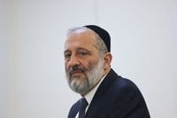 צפו: דרעי ההמום מקבל את ההודעה על פטירת אורי זוהר