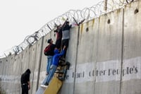 נתפסו בשקר: 4 שב"חים נעצרו עם מסמך בג"ץ מזויף