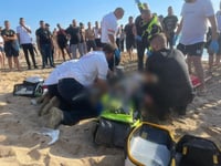 בן 50 נכנס למים לחלץ ילדה שטבעה וטבע. מותו נקבע