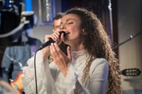 סערת יובל דיין | על שמירת נגיעה ושירת נשים