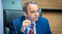 גלעד קריב. ספג סמסים אנונימיים נגדו