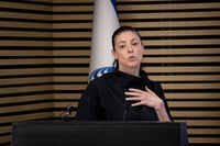 העבודה נגד לפיד: "מתנהל בחוסר אחריות"