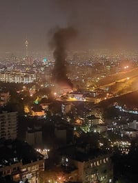 איראן: כלא של אסירים פוליטיים עולה באש | צפו