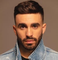 כתב אישום: הזמר מושיקו מור נאשם באונס