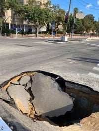 הבולען בכביש