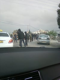 בתגובה לפיגוע: עשרות הפגינו מול כפרו של המחבל