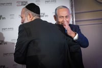 עמית סגל: תרגיל פסיכולוגי ענק ממדים של נתניהו ודרעי
