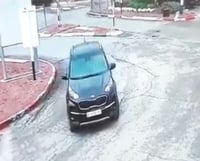 תיעוד: המחבל עולה על המדרכה ודורס את הצעירה