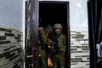 כוחות צה"ל מכתרים בית בשכם. חילופי אש במקום