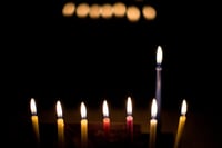 נרות חנוכה, אילוסטרציה