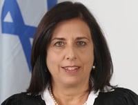 שופטת מכהנת יוצאת נגד הרפורמה המשפטית