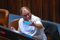 "נאצי מסריח": השר יגיש תלונה נגד עופר כסיף