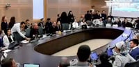 אירוע חריג: פעילי מחאה התפרצו לדיון ועדת חוקה