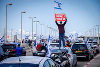 עומסים בכניסה לנתב"ג, המשטרה מחלקת דו"חות