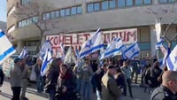 צפו: המפגינים קוראים 'בוגד' למנכ"ל פורום קהלת