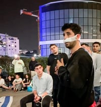 מרגש: תפילה לרפואת פצועי הפיגוע בת"א. צפו: