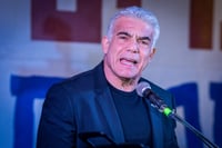 לפיד תוקף את הקואליציה: "ועדה לבחירת מקורבים"