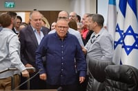 יו"ר ההסתדרות ובכירי המשק מודיעים על שביתה עד לעצירת הרפורמה והחזרת שר הביטחון גלנט לתפקידו