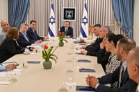 פגישת ההידברות בין הקואליציה והאופוזיציה בבית הנשיא, הערב