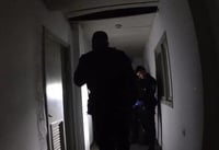 ביצע עסקאות סמים ונשק והתגלה כסוכן משטרה סמוי