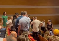 צפו: מפגינים פוצצו את נאומה של עידית סילמן