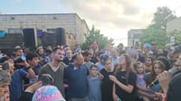 מרגש: המשפחה השכולה בשירת אני מאמין. צפו