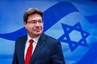 אופיר אקוניס