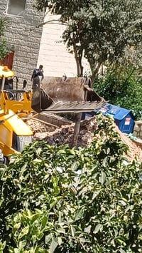 טרקטור פגע בכבל וגרם להפסקת חשמל בירושלים