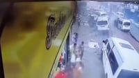 תיעוד משוגע: פיצוץ צינור גז באמצע רחוב בדרום אפריקה