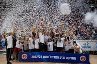 הפועל ירושלים מניפה את גביע המדינה בשנה שעברה, ישתלב עם הליגה?