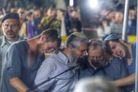 הלווית אמתי גרנות: מחזה מרטיט לב ומעורר השראה