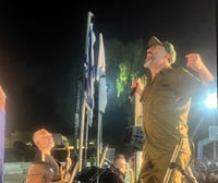 ליאור נרקיס עלה על מדים והגיע לשמח חיילים | צפו