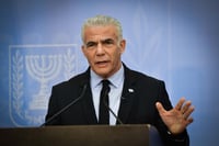 לפיד: נתניהו צריך להפסיק לנסות להסיר אחריות מעצמו