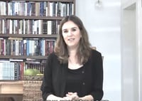 אמילי עמרוסי: להיות אמא בזמן מלחמה. צפו