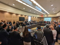 מהומה בוועדה: משפחות חטופים פוצצו את הדיון