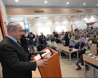 נתניהו במכינה בעלי: רוצה להבהיר, לא נשחרר מחבלים