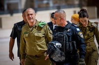 "ניסיון להשתיק": מחה נגד הטרור וקיבל צו הרחקה