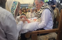 בדמייך חיי: ברית מרגשת לבנו של נערן אשחר ז"ל